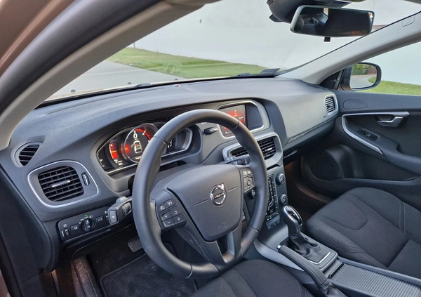 Volvo V40 cena 89000 przebieg: 14990, rok produkcji 2017 z Brodnica małe 172